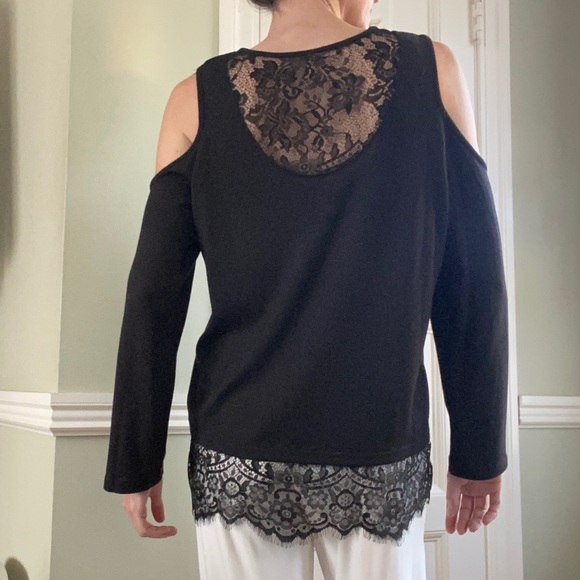 Black cold shoulder top with lace accents M - Picture 2 of 3